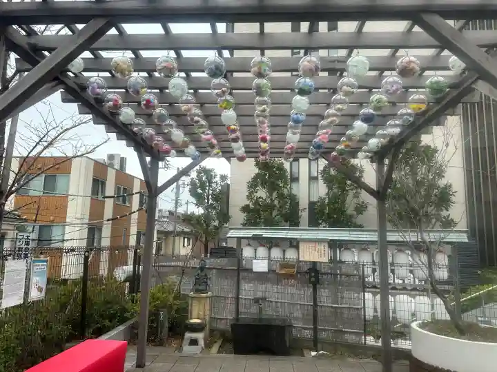 駒込妙義神社の{uncategorized: "未分類", other: "その他", undefined: "問題あり", building: "その他建物", grave: "お墓", sacred_gate: "鳥居", guardian: "狛犬", statue: "像", buddha: "仏像", history: "歴史", nature: "自然", garden: "庭園", animal: "動物", pagoda: "塔", temizu: "手水舎", mountain_gate: "山門・神門", sanctuary: "本殿・本堂", subordinate: "末社・摂社", art: "芸術", scenery: "景色", jizo: "地蔵", ema: "絵馬", goshuin: "御朱印", omikuji: "おみくじ", items: "授与品その他", amulet: "お守り", goshuincho: "御朱印帳", eats: "食事", festival: "お祭り", votive_dance: "神楽", shichigosan: "七五三参", wedding: "結婚式", experience: "体験その他", initially: "初詣", around: "周辺", anti_infection: "感染症対策"}