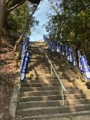 岩上神社の{uncategorized: "未分類", other: "その他", undefined: "問題あり", building: "その他建物", grave: "お墓", sacred_gate: "鳥居", guardian: "狛犬", statue: "像", buddha: "仏像", history: "歴史", nature: "自然", garden: "庭園", animal: "動物", pagoda: "塔", temizu: "手水舎", mountain_gate: "山門・神門", sanctuary: "本殿・本堂", subordinate: "末社・摂社", art: "芸術", scenery: "景色", jizo: "地蔵", ema: "絵馬", goshuin: "御朱印", omikuji: "おみくじ", items: "授与品その他", amulet: "お守り", goshuincho: "御朱印帳", eats: "食事", festival: "お祭り", votive_dance: "神楽", shichigosan: "七五三参", wedding: "結婚式", experience: "体験その他", initially: "初詣", around: "周辺", anti_infection: "感染症対策"}