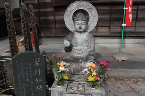 魚籃寺の仏像