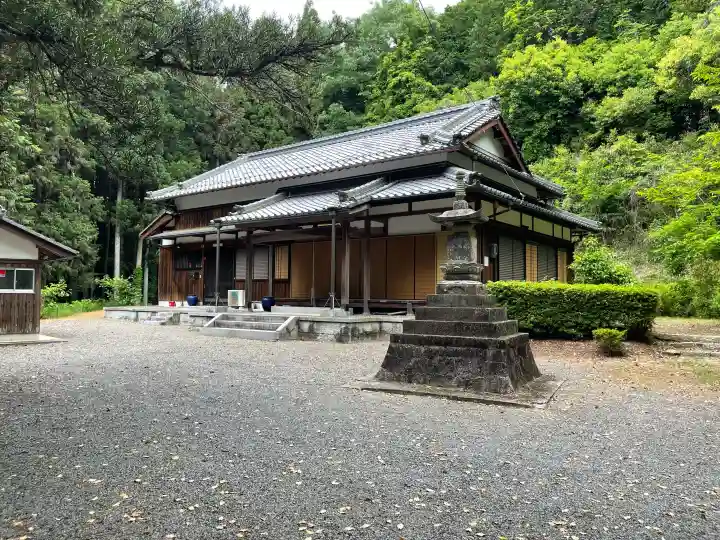 東光寺の{uncategorized: "未分類", other: "その他", undefined: "問題あり", building: "その他建物", grave: "お墓", sacred_gate: "鳥居", guardian: "狛犬", statue: "像", buddha: "仏像", history: "歴史", nature: "自然", garden: "庭園", animal: "動物", pagoda: "塔", temizu: "手水舎", mountain_gate: "山門・神門", sanctuary: "本殿・本堂", subordinate: "末社・摂社", art: "芸術", scenery: "景色", jizo: "地蔵", ema: "絵馬", goshuin: "御朱印", omikuji: "おみくじ", items: "授与品その他", amulet: "お守り", goshuincho: "御朱印帳", eats: "食事", festival: "お祭り", votive_dance: "神楽", shichigosan: "七五三参", wedding: "結婚式", experience: "体験その他", initially: "初詣", around: "周辺", anti_infection: "感染症対策"}
