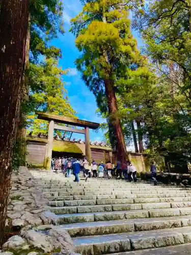 伊勢神宮内宮（皇大神宮）の{uncategorized: "未分類", other: "その他", undefined: "問題あり", building: "その他建物", grave: "お墓", sacred_gate: "鳥居", guardian: "狛犬", statue: "像", buddha: "仏像", history: "歴史", nature: "自然", garden: "庭園", animal: "動物", pagoda: "塔", temizu: "手水舎", mountain_gate: "山門・神門", sanctuary: "本殿・本堂", subordinate: "末社・摂社", art: "芸術", scenery: "景色", jizo: "地蔵", ema: "絵馬", goshuin: "御朱印", omikuji: "おみくじ", items: "授与品その他", amulet: "お守り", goshuincho: "御朱印帳", eats: "食事", festival: "お祭り", votive_dance: "神楽", shichigosan: "七五三参", wedding: "結婚式", experience: "体験その他", initially: "初詣", around: "周辺", anti_infection: "感染症対策"}