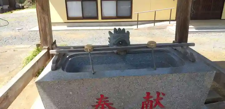 手接神社の手水舎