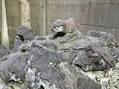 行成稲荷神社の像