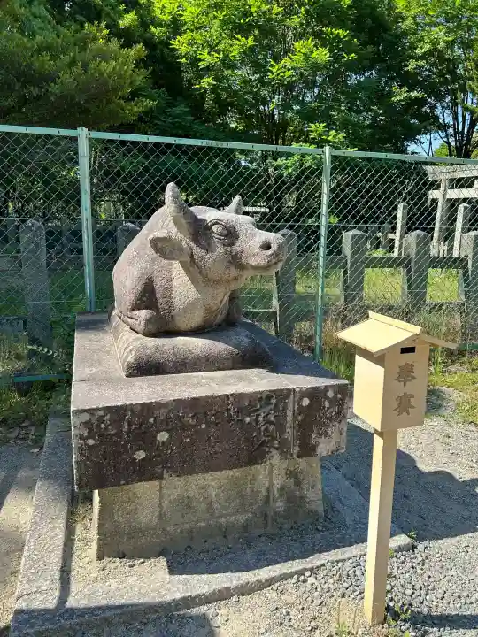 大鳥美波比神社(大鳥大社境内摂社)の{uncategorized: "未分類", other: "その他", undefined: "問題あり", building: "その他建物", grave: "お墓", sacred_gate: "鳥居", guardian: "狛犬", statue: "像", buddha: "仏像", history: "歴史", nature: "自然", garden: "庭園", animal: "動物", pagoda: "塔", temizu: "手水舎", mountain_gate: "山門・神門", sanctuary: "本殿・本堂", subordinate: "末社・摂社", art: "芸術", scenery: "景色", jizo: "地蔵", ema: "絵馬", goshuin: "御朱印", omikuji: "おみくじ", items: "授与品その他", amulet: "お守り", goshuincho: "御朱印帳", eats: "食事", festival: "お祭り", votive_dance: "神楽", shichigosan: "七五三参", wedding: "結婚式", experience: "体験その他", initially: "初詣", around: "周辺", anti_infection: "感染症対策"}