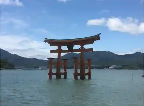 厳島神社の鳥居