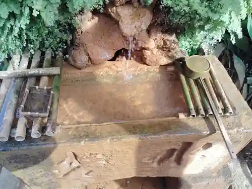 瀧泉寺　三福堂の手水舎