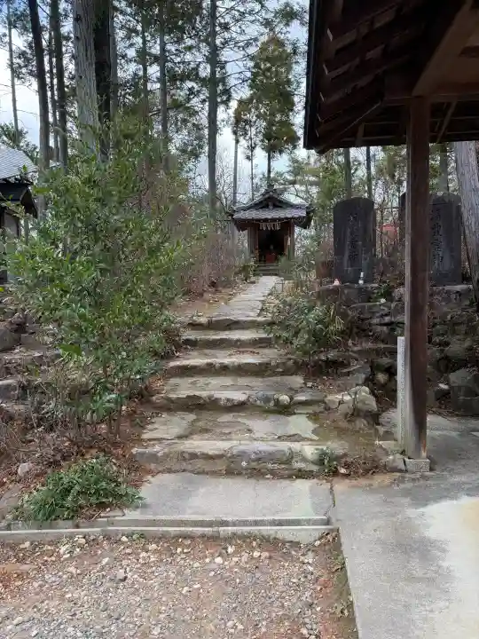 玉野御嶽神社の{uncategorized: "未分類", other: "その他", undefined: "問題あり", building: "その他建物", grave: "お墓", sacred_gate: "鳥居", guardian: "狛犬", statue: "像", buddha: "仏像", history: "歴史", nature: "自然", garden: "庭園", animal: "動物", pagoda: "塔", temizu: "手水舎", mountain_gate: "山門・神門", sanctuary: "本殿・本堂", subordinate: "末社・摂社", art: "芸術", scenery: "景色", jizo: "地蔵", ema: "絵馬", goshuin: "御朱印", omikuji: "おみくじ", items: "授与品その他", amulet: "お守り", goshuincho: "御朱印帳", eats: "食事", festival: "お祭り", votive_dance: "神楽", shichigosan: "七五三参", wedding: "結婚式", experience: "体験その他", initially: "初詣", around: "周辺", anti_infection: "感染症対策"}