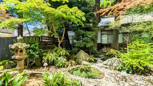 調神社の庭園