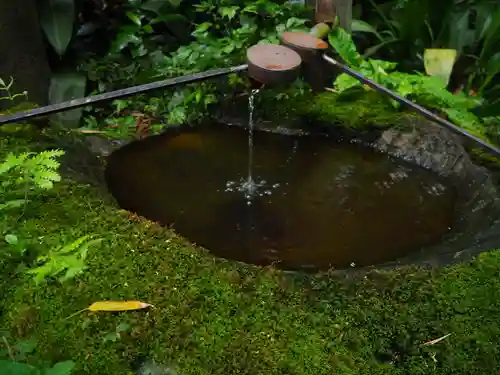 目の霊山　油山寺の手水