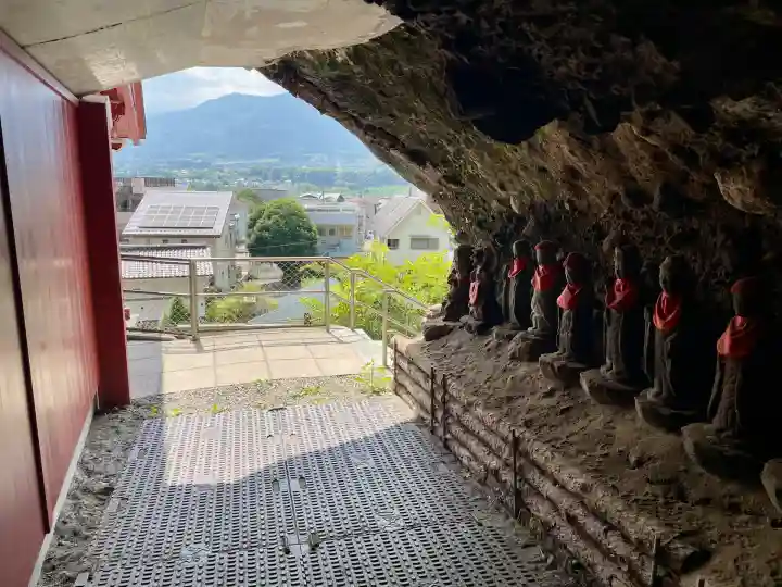 韮崎窟観音(山梨県)