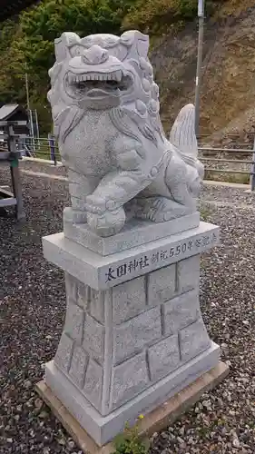 太田神社（拝殿）の狛犬