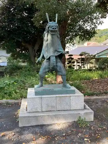 高木神社の像