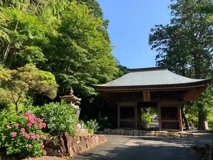 普門寺(切り絵御朱印発祥の寺)の山門・神門