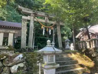 宇奈月神社の{uncategorized: "未分類", other: "その他", undefined: "問題あり", building: "その他建物", grave: "お墓", sacred_gate: "鳥居", guardian: "狛犬", statue: "像", buddha: "仏像", history: "歴史", nature: "自然", garden: "庭園", animal: "動物", pagoda: "塔", temizu: "手水舎", mountain_gate: "山門・神門", sanctuary: "本殿・本堂", subordinate: "末社・摂社", art: "芸術", scenery: "景色", jizo: "地蔵", ema: "絵馬", goshuin: "御朱印", omikuji: "おみくじ", items: "授与品その他", amulet: "お守り", goshuincho: "御朱印帳", eats: "食事", festival: "お祭り", votive_dance: "神楽", shichigosan: "七五三参", wedding: "結婚式", experience: "体験その他", initially: "初詣", around: "周辺", anti_infection: "感染症対策"}