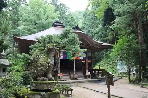 三佛寺の本殿