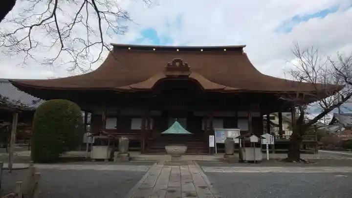 曼陀羅寺の本殿・本堂