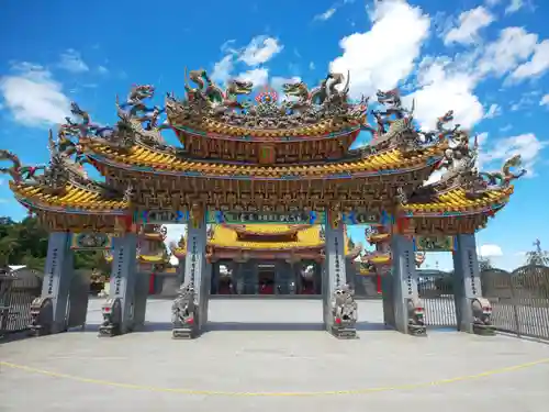 聖天宮の山門・神門