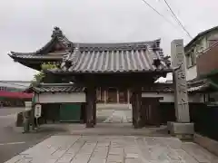 玉泉寺の山門