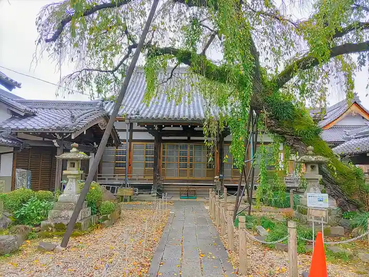 円明寺の本殿・本堂