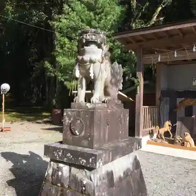 市房山神宮里宮神社の狛犬
