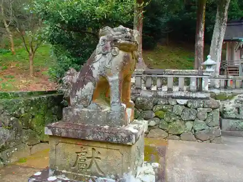 烏止野神社の狛犬