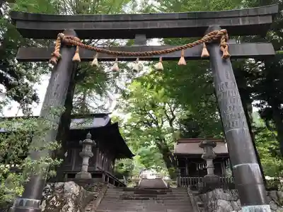 諏訪大社上社前宮の鳥居