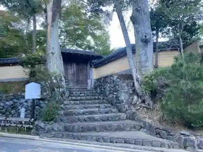 祇王寺の{uncategorized: "未分類", other: "その他", undefined: "問題あり", building: "その他建物", grave: "お墓", sacred_gate: "鳥居", guardian: "狛犬", statue: "像", buddha: "仏像", history: "歴史", nature: "自然", garden: "庭園", animal: "動物", pagoda: "塔", temizu: "手水舎", mountain_gate: "山門・神門", sanctuary: "本殿・本堂", subordinate: "末社・摂社", art: "芸術", scenery: "景色", jizo: "地蔵", ema: "絵馬", goshuin: "御朱印", omikuji: "おみくじ", items: "授与品その他", amulet: "お守り", goshuincho: "御朱印帳", eats: "食事", festival: "お祭り", votive_dance: "神楽", shichigosan: "七五三参", wedding: "結婚式", experience: "体験その他", initially: "初詣", around: "周辺", anti_infection: "感染症対策"}
