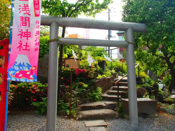 鎮守氷川神社の鳥居