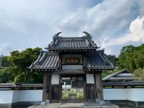 国瑞寺の山門