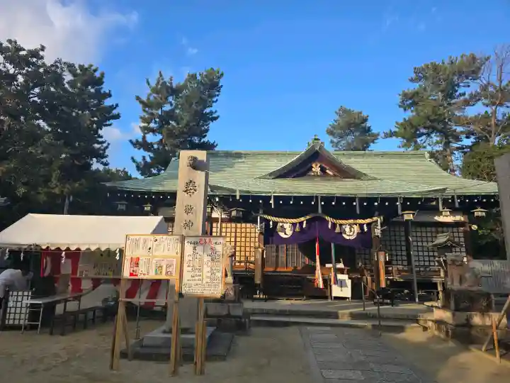 素盞嗚尊神社(江坂神社)の{uncategorized: "未分類", other: "その他", undefined: "問題あり", building: "その他建物", grave: "お墓", sacred_gate: "鳥居", guardian: "狛犬", statue: "像", buddha: "仏像", history: "歴史", nature: "自然", garden: "庭園", animal: "動物", pagoda: "塔", temizu: "手水舎", mountain_gate: "山門・神門", sanctuary: "本殿・本堂", subordinate: "末社・摂社", art: "芸術", scenery: "景色", jizo: "地蔵", ema: "絵馬", goshuin: "御朱印", omikuji: "おみくじ", items: "授与品その他", amulet: "お守り", goshuincho: "御朱印帳", eats: "食事", festival: "お祭り", votive_dance: "神楽", shichigosan: "七五三参", wedding: "結婚式", experience: "体験その他", initially: "初詣", around: "周辺", anti_infection: "感染症対策"}