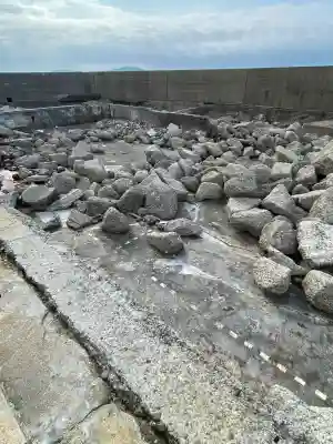端島神社の{uncategorized: "未分類", other: "その他", undefined: "問題あり", building: "その他建物", grave: "お墓", sacred_gate: "鳥居", guardian: "狛犬", statue: "像", buddha: "仏像", history: "歴史", nature: "自然", garden: "庭園", animal: "動物", pagoda: "塔", temizu: "手水舎", mountain_gate: "山門・神門", sanctuary: "本殿・本堂", subordinate: "末社・摂社", art: "芸術", scenery: "景色", jizo: "地蔵", ema: "絵馬", goshuin: "御朱印", omikuji: "おみくじ", items: "授与品その他", amulet: "お守り", goshuincho: "御朱印帳", eats: "食事", festival: "お祭り", votive_dance: "神楽", shichigosan: "七五三参", wedding: "結婚式", experience: "体験その他", initially: "初詣", around: "周辺", anti_infection: "感染症対策"}