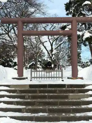 厚別神社の{uncategorized: "未分類", other: "その他", undefined: "問題あり", building: "その他建物", grave: "お墓", sacred_gate: "鳥居", guardian: "狛犬", statue: "像", buddha: "仏像", history: "歴史", nature: "自然", garden: "庭園", animal: "動物", pagoda: "塔", temizu: "手水舎", mountain_gate: "山門・神門", sanctuary: "本殿・本堂", subordinate: "末社・摂社", art: "芸術", scenery: "景色", jizo: "地蔵", ema: "絵馬", goshuin: "御朱印", omikuji: "おみくじ", items: "授与品その他", amulet: "お守り", goshuincho: "御朱印帳", eats: "食事", festival: "お祭り", votive_dance: "神楽", shichigosan: "七五三参", wedding: "結婚式", experience: "体験その他", initially: "初詣", around: "周辺", anti_infection: "感染症対策"}