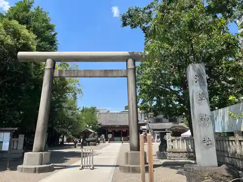 浅草神社の鳥居