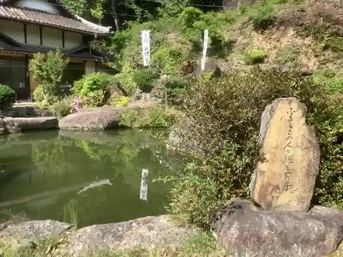 曽野稲荷神社の庭園