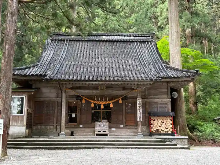 雄山神社中宮祈願殿(富山県)