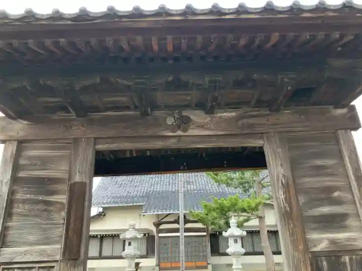 霊泉寺の{uncategorized: "未分類", other: "その他", undefined: "問題あり", building: "その他建物", grave: "お墓", sacred_gate: "鳥居", guardian: "狛犬", statue: "像", buddha: "仏像", history: "歴史", nature: "自然", garden: "庭園", animal: "動物", pagoda: "塔", temizu: "手水舎", mountain_gate: "山門・神門", sanctuary: "本殿・本堂", subordinate: "末社・摂社", art: "芸術", scenery: "景色", jizo: "地蔵", ema: "絵馬", goshuin: "御朱印", omikuji: "おみくじ", items: "授与品その他", amulet: "お守り", goshuincho: "御朱印帳", eats: "食事", festival: "お祭り", votive_dance: "神楽", shichigosan: "七五三参", wedding: "結婚式", experience: "体験その他", initially: "初詣", around: "周辺", anti_infection: "感染症対策"}