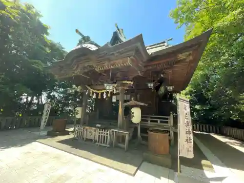 白旗神社の{uncategorized: "未分類", other: "その他", undefined: "問題あり", building: "その他建物", grave: "お墓", sacred_gate: "鳥居", guardian: "狛犬", statue: "像", buddha: "仏像", history: "歴史", nature: "自然", garden: "庭園", animal: "動物", pagoda: "塔", temizu: "手水舎", mountain_gate: "山門・神門", sanctuary: "本殿・本堂", subordinate: "末社・摂社", art: "芸術", scenery: "景色", jizo: "地蔵", ema: "絵馬", goshuin: "御朱印", omikuji: "おみくじ", items: "授与品その他", amulet: "お守り", goshuincho: "御朱印帳", eats: "食事", festival: "お祭り", votive_dance: "神楽", shichigosan: "七五三参", wedding: "結婚式", experience: "体験その他", initially: "初詣", around: "周辺", anti_infection: "感染症対策"}