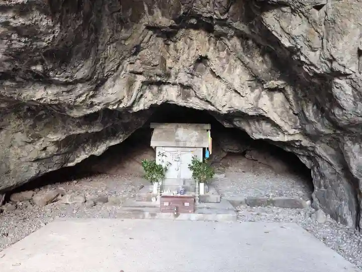 御厨人窟・神明窟(高知県)