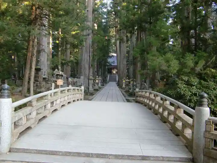 高野山金剛峯寺奥の院(和歌山県)