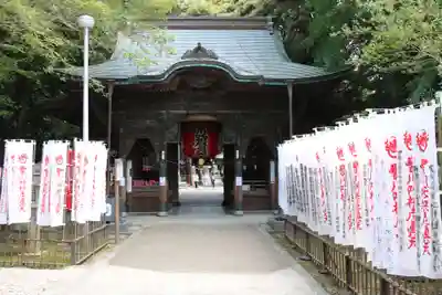 豊川閣　妙厳寺の山門・神門