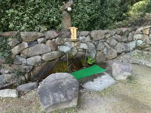 眞名井神社の{uncategorized: "未分類", other: "その他", undefined: "問題あり", building: "その他建物", grave: "お墓", sacred_gate: "鳥居", guardian: "狛犬", statue: "像", buddha: "仏像", history: "歴史", nature: "自然", garden: "庭園", animal: "動物", pagoda: "塔", temizu: "手水舎", mountain_gate: "山門・神門", sanctuary: "本殿・本堂", subordinate: "末社・摂社", art: "芸術", scenery: "景色", jizo: "地蔵", ema: "絵馬", goshuin: "御朱印", omikuji: "おみくじ", items: "授与品その他", amulet: "お守り", goshuincho: "御朱印帳", eats: "食事", festival: "お祭り", votive_dance: "神楽", shichigosan: "七五三参", wedding: "結婚式", experience: "体験その他", initially: "初詣", around: "周辺", anti_infection: "感染症対策"}