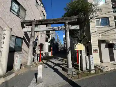 江島杉山神社の{uncategorized: "未分類", other: "その他", undefined: "問題あり", building: "その他建物", grave: "お墓", sacred_gate: "鳥居", guardian: "狛犬", statue: "像", buddha: "仏像", history: "歴史", nature: "自然", garden: "庭園", animal: "動物", pagoda: "塔", temizu: "手水舎", mountain_gate: "山門・神門", sanctuary: "本殿・本堂", subordinate: "末社・摂社", art: "芸術", scenery: "景色", jizo: "地蔵", ema: "絵馬", goshuin: "御朱印", omikuji: "おみくじ", items: "授与品その他", amulet: "お守り", goshuincho: "御朱印帳", eats: "食事", festival: "お祭り", votive_dance: "神楽", shichigosan: "七五三参", wedding: "結婚式", experience: "体験その他", initially: "初詣", around: "周辺", anti_infection: "感染症対策"}