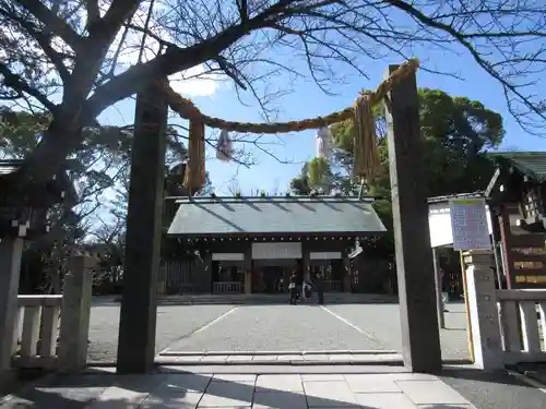 伊勢山皇大神宮の鳥居