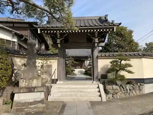 東漸寺の山門