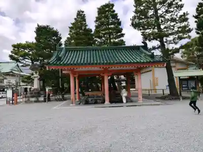 平安神宮の{uncategorized: "未分類", other: "その他", undefined: "問題あり", building: "その他建物", grave: "お墓", sacred_gate: "鳥居", guardian: "狛犬", statue: "像", buddha: "仏像", history: "歴史", nature: "自然", garden: "庭園", animal: "動物", pagoda: "塔", temizu: "手水舎", mountain_gate: "山門・神門", sanctuary: "本殿・本堂", subordinate: "末社・摂社", art: "芸術", scenery: "景色", jizo: "地蔵", ema: "絵馬", goshuin: "御朱印", omikuji: "おみくじ", items: "授与品その他", amulet: "お守り", goshuincho: "御朱印帳", eats: "食事", festival: "お祭り", votive_dance: "神楽", shichigosan: "七五三参", wedding: "結婚式", experience: "体験その他", initially: "初詣", around: "周辺", anti_infection: "感染症対策"}