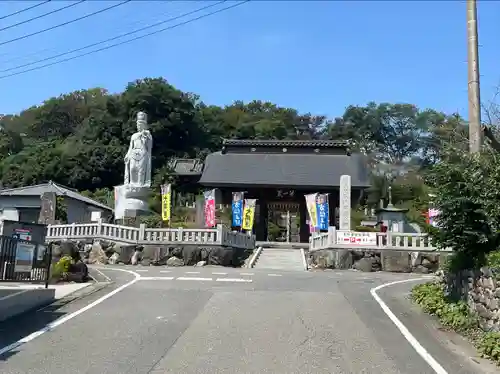 埼玉厄除け開運大師・龍泉寺（切り絵御朱印発祥の寺）(埼玉県)
