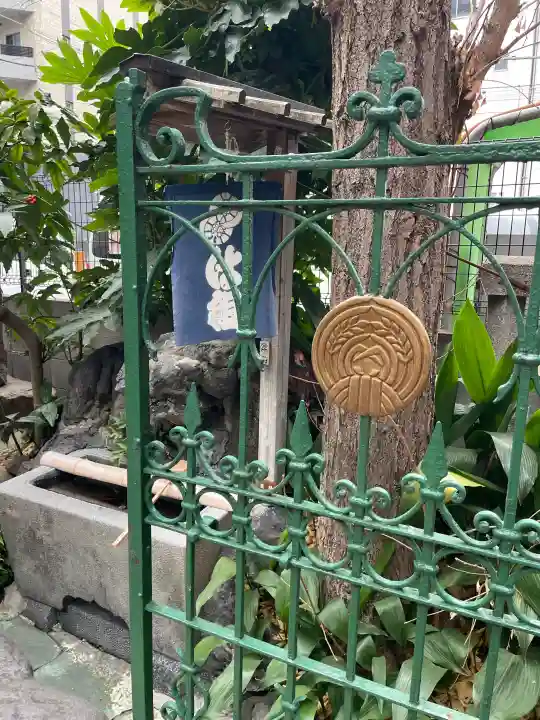 三光稲荷神社の{uncategorized: "未分類", other: "その他", undefined: "問題あり", building: "その他建物", grave: "お墓", sacred_gate: "鳥居", guardian: "狛犬", statue: "像", buddha: "仏像", history: "歴史", nature: "自然", garden: "庭園", animal: "動物", pagoda: "塔", temizu: "手水舎", mountain_gate: "山門・神門", sanctuary: "本殿・本堂", subordinate: "末社・摂社", art: "芸術", scenery: "景色", jizo: "地蔵", ema: "絵馬", goshuin: "御朱印", omikuji: "おみくじ", items: "授与品その他", amulet: "お守り", goshuincho: "御朱印帳", eats: "食事", festival: "お祭り", votive_dance: "神楽", shichigosan: "七五三参", wedding: "結婚式", experience: "体験その他", initially: "初詣", around: "周辺", anti_infection: "感染症対策"}