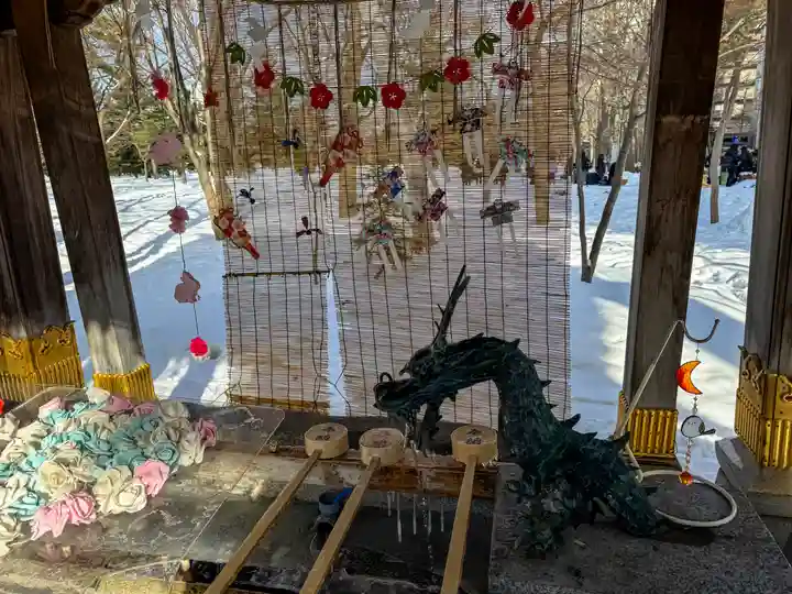 彌彦神社 (伊夜日子神社)の手水舎