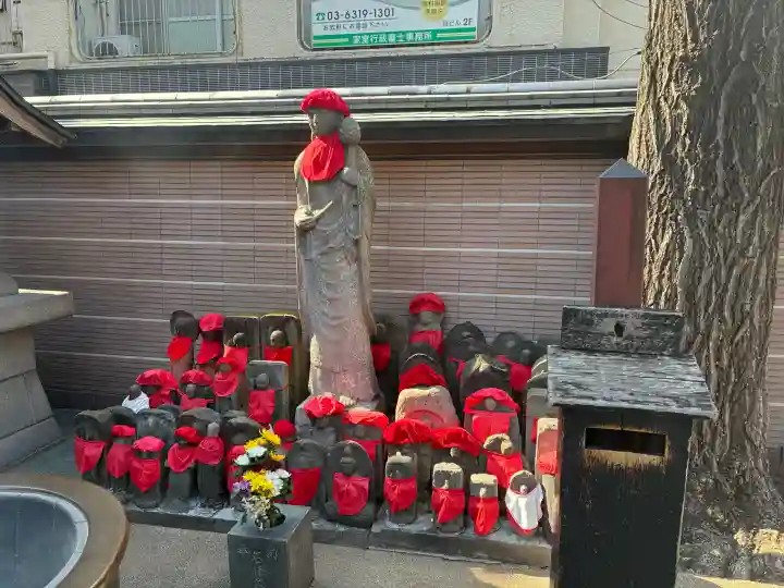 とげぬき地蔵尊 高岩寺の{uncategorized: "未分類", other: "その他", undefined: "問題あり", building: "その他建物", grave: "お墓", sacred_gate: "鳥居", guardian: "狛犬", statue: "像", buddha: "仏像", history: "歴史", nature: "自然", garden: "庭園", animal: "動物", pagoda: "塔", temizu: "手水舎", mountain_gate: "山門・神門", sanctuary: "本殿・本堂", subordinate: "末社・摂社", art: "芸術", scenery: "景色", jizo: "地蔵", ema: "絵馬", goshuin: "御朱印", omikuji: "おみくじ", items: "授与品その他", amulet: "お守り", goshuincho: "御朱印帳", eats: "食事", festival: "お祭り", votive_dance: "神楽", shichigosan: "七五三参", wedding: "結婚式", experience: "体験その他", initially: "初詣", around: "周辺", anti_infection: "感染症対策"}