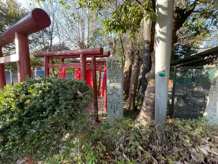 豊養稲荷神社の{uncategorized: "未分類", other: "その他", undefined: "問題あり", building: "その他建物", grave: "お墓", sacred_gate: "鳥居", guardian: "狛犬", statue: "像", buddha: "仏像", history: "歴史", nature: "自然", garden: "庭園", animal: "動物", pagoda: "塔", temizu: "手水舎", mountain_gate: "山門・神門", sanctuary: "本殿・本堂", subordinate: "末社・摂社", art: "芸術", scenery: "景色", jizo: "地蔵", ema: "絵馬", goshuin: "御朱印", omikuji: "おみくじ", items: "授与品その他", amulet: "お守り", goshuincho: "御朱印帳", eats: "食事", festival: "お祭り", votive_dance: "神楽", shichigosan: "七五三参", wedding: "結婚式", experience: "体験その他", initially: "初詣", around: "周辺", anti_infection: "感染症対策"}